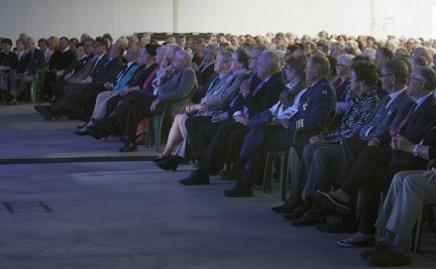 Monisatapainen yleiso nautti vuoden 2014 Lentäjän tie -konsertin ainutlaatuisesta tunnelmasta Lentosotakoulun ykköshallissa.